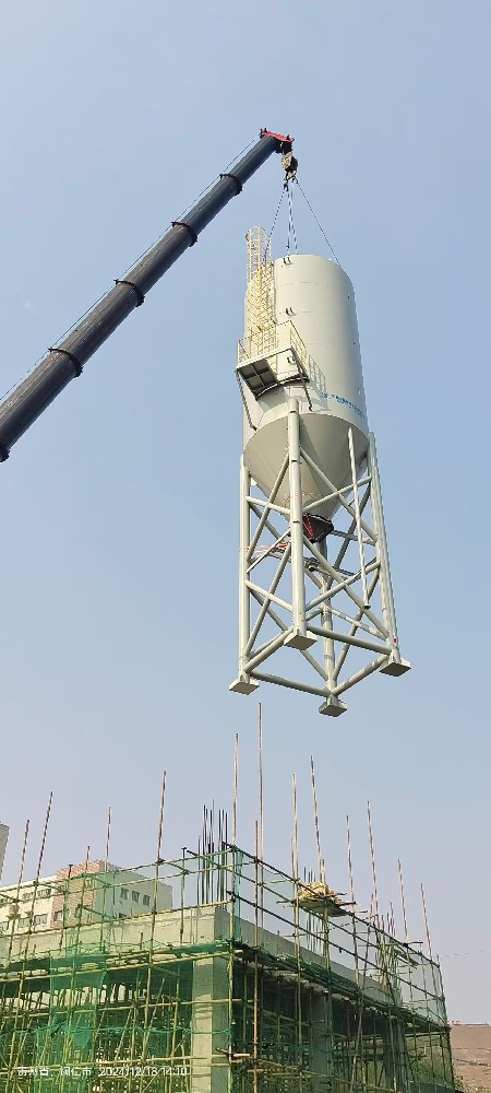 貴州兩套100立方石灰料倉落實到地現場